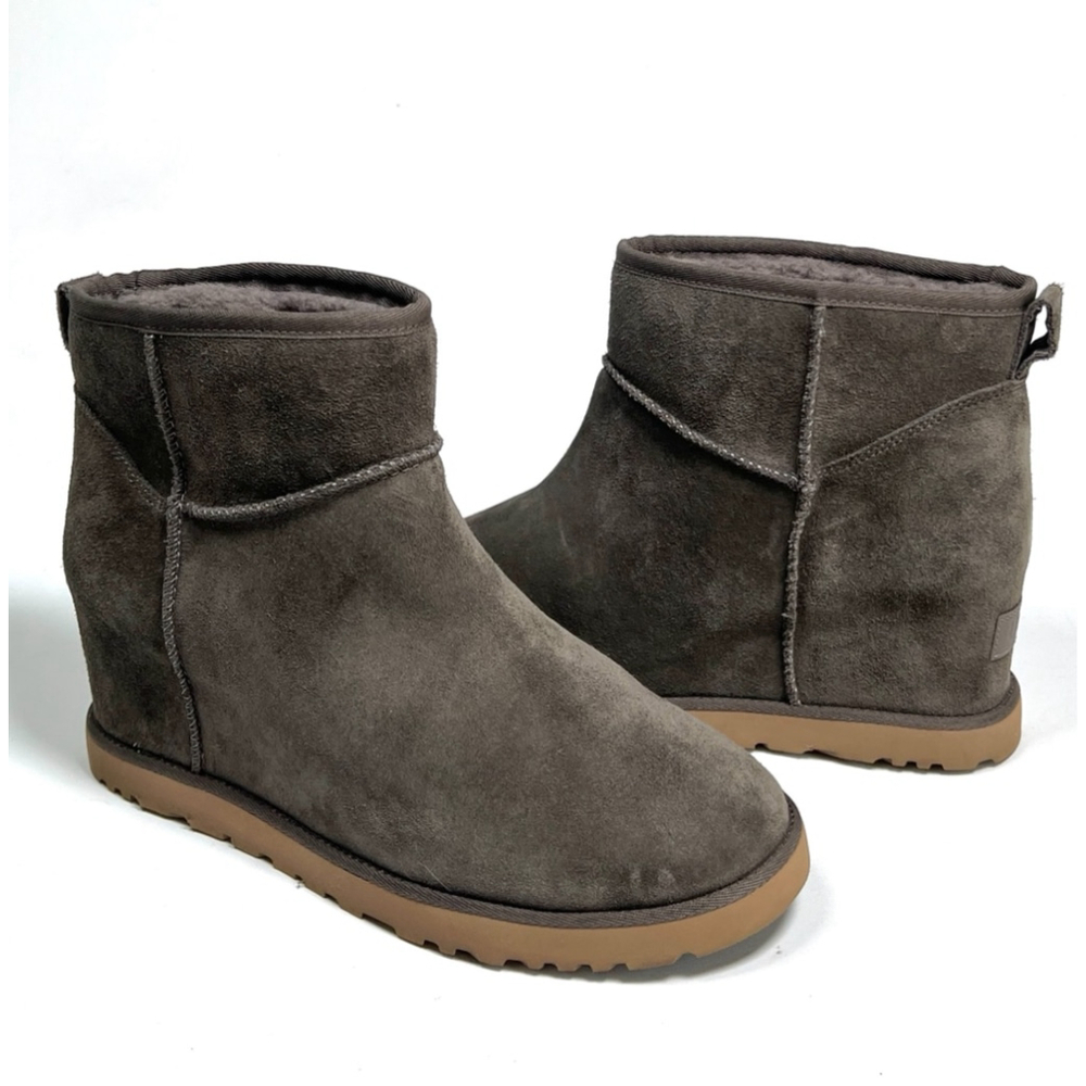 Women's Short Suede Winter Boots - Taupe